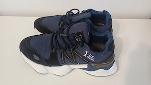 Vând încălțăminte sport  adidasi mărime 44 nou
