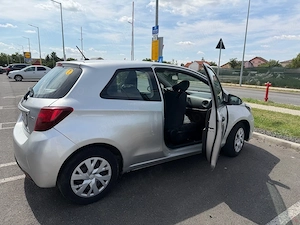 Toyota Yaris 1.0 benzină   2015 - imagine 4