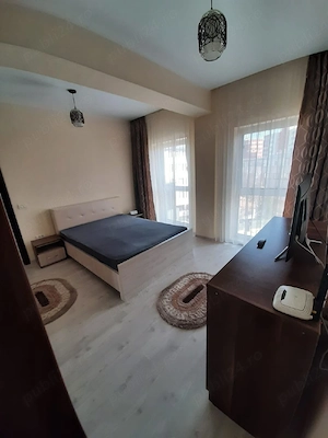 Inchiriez apartament 2 camere decomandat cu centrala proprie si aer conditionat.