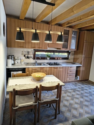 Casă de vânzare – 4 camere, compartimentare modernă - imagine 2