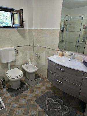 Casă de vânzare – 4 camere, compartimentare modernă - imagine 8