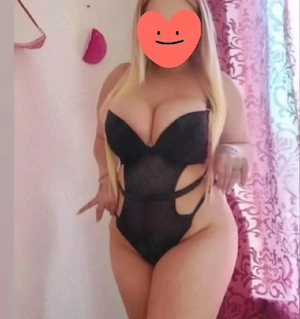 hey buna sunt Rebeca fac și show la web 