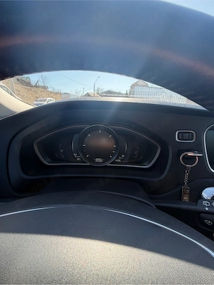 vând volvo v40 2017 - imagine 4