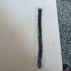 Bratara cu magneti neagra metal cu magneti lungime 20 cm noua.