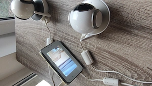 Baby monitor Motorola MBP854CONNECT, cu 2 camere, în stare perfectă de funcționare.