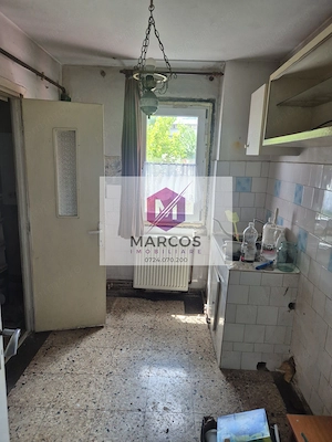 Vand apartament 2 camere zona Trandafiru - imagine 3