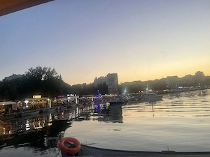 Ofer cameră în Cta la 5 min de plajă 