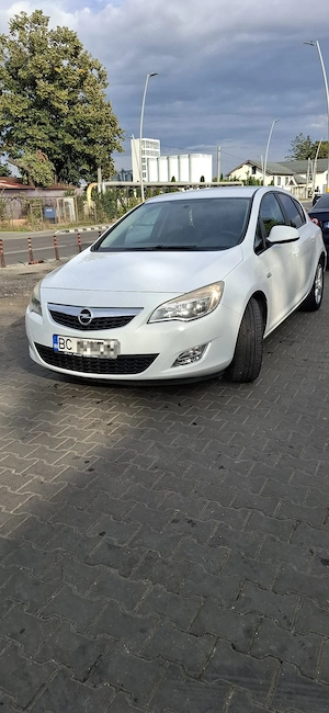 Opel Astra J 2013 - imagine 4