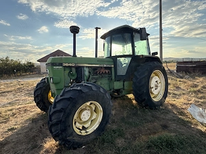 Vând John Deere 3640