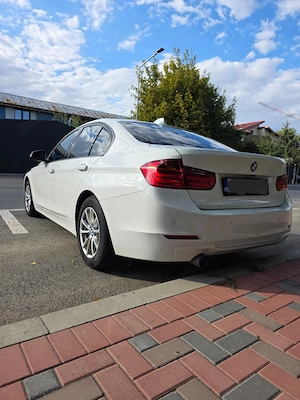 BMW Seria 3 320i - imagine 8