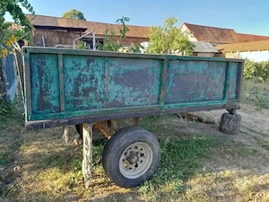 Vând remorcă pentru tractor