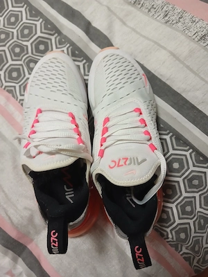 Adidasi Nike