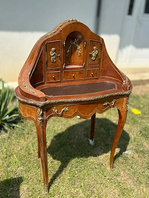 Birou vintage tip Bonheur-du-Jour, stil Louis XV, furnir decorativ și ornamente din bronz