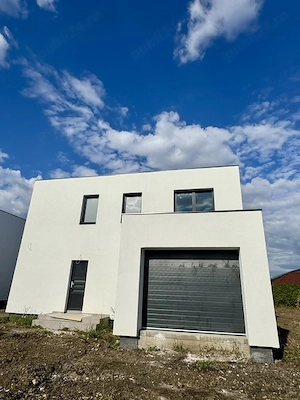 Casă nouă P+1E, 117 mp utili, 442 mp teren, NZEB, pompă de căldură + fotovoltaice 6 kWp, Târgu Mureș - imagine 2