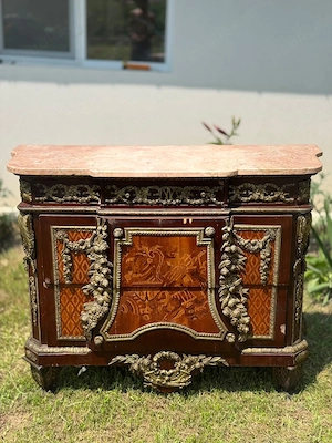 .Comodă vintage stil Napoleon III   Louis XVI, blat din marmură și ornamente din bronz