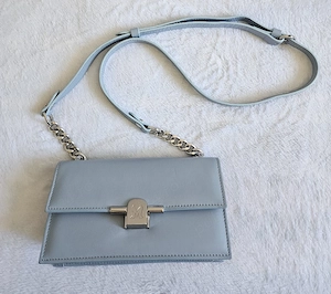 Geantă Marelbo baby blue din piele naturală, cu lanț, curea reglabilă