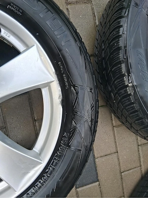 Vând set de 4 roți cu anvelope 215/60 R17, provenite de pe un Volkswagen Tiguan