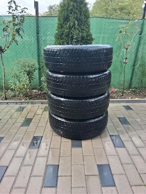 Vând set de 4 roți cu anvelope 215/60 R17, provenite de pe un Volkswagen Tiguan - imagine 3