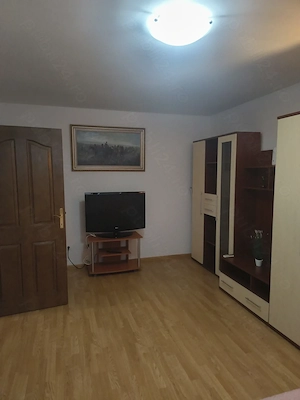 Inchiriez garsoniera la mansarda in Gradiste,intr-un bloc cu lift si curte privata  - imagine 4