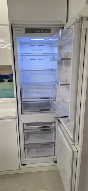 Combina frigorifica incorporabila Samsung No Frost, 267L, stare foarte buna