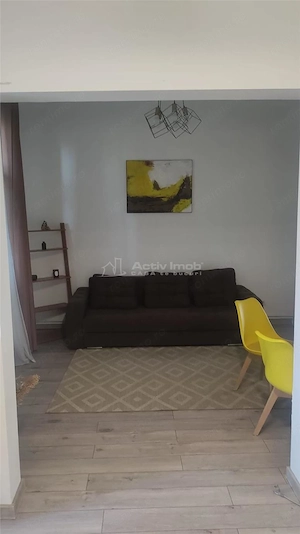 2 cam - zona Podgoria - la curte comuna - imagine 3