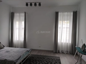 2 cam - zona Podgoria - la curte comuna - imagine 2