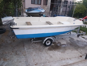 Barca  pop 345 cu motor