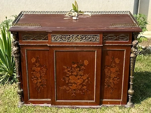 Cabinet   bufet vintage deosebit, lemn cu intarsii florale și ornamente din bronz