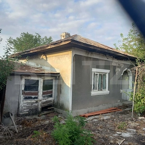 CASĂ DE RENOVAT PE TEREN DE 910 MP – ORBEASCA DE SUS