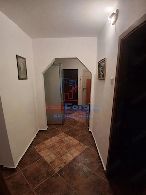 Apartament spatios cu 4 camere, decomandat, la parter - Galata - imagine 3