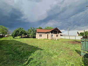 Teren intravilan de vânzare în Oarja, județul Argeș   1.200 mp + construcție existentă