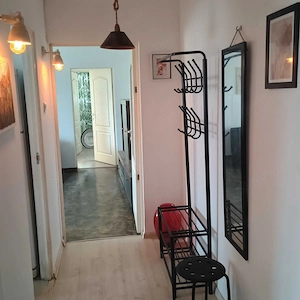 inchiriez apartament 3 camere langa Iulius mol