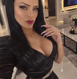 Elvira Transsexuală siliconata Nr.4 Noua venita la voi in oras