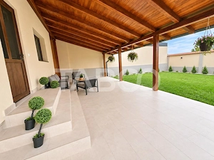 Casa individuala la prima inchiriere 4 camere terasa curte Sura Mica