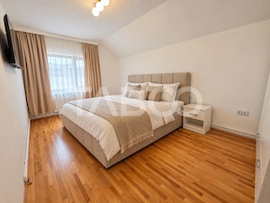 Casa individuala la prima inchiriere 4 camere terasa curte Sura Mica - imagine 9