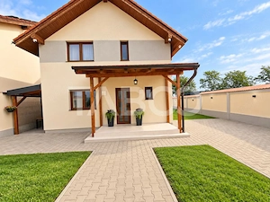 Casa individuala la prima inchiriere 4 camere terasa curte Sura Mica - imagine 14
