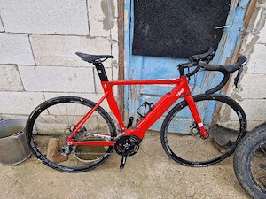 vand bicicleta electrica e aproape noua 