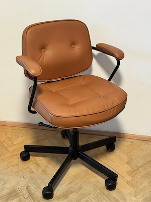 Vand birou + scaun reglabil piele ikea ca noi