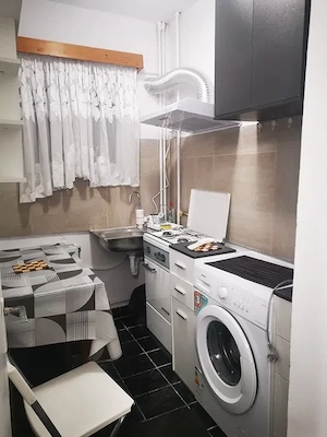Ap spatios 1 cam la Uta mobilat decent ocupabil imediat