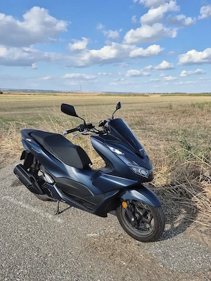 Honda PCX 125   2  km   stare foarte bună  Vând Honda PCX 125, an 2024, cu 10.600 km - imagine 4