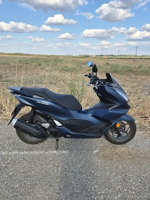 Honda PCX 125   2  km   stare foarte bună  Vând Honda PCX 125, an 2024, cu 10.600 km