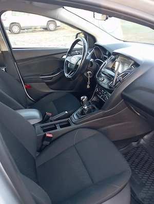 Vând Ford Focus 3  2016 ,benzina ; 153000 km ;distributia facuta la 120000 km ; inca un rand de roti - imagine 5