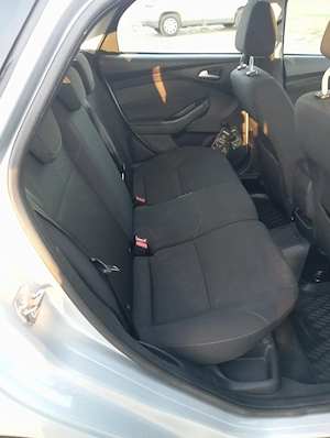 Vând Ford Focus 3  2016 ,benzina ; 153000 km ;distributia facuta la 120000 km ; inca un rand de roti - imagine 6