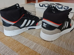 Vând adidași Adidas Drop Step, mărimea 38.5, în stare foarte bună de utilizare.
