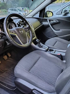 Vând Opel Astra J Sedan 1.4 Turbo (140 CP)   2019, Prim Proprietar, 83.274 km   Stare Impecabilă - imagine 6