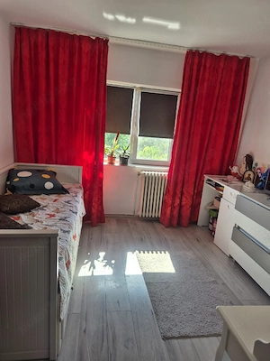 De vanzare apartanent cu 3 camere - imagine 2