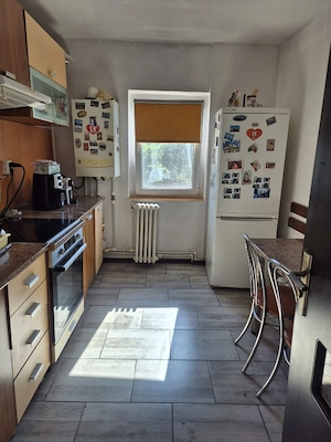 De vanzare apartanent cu 3 camere - imagine 3