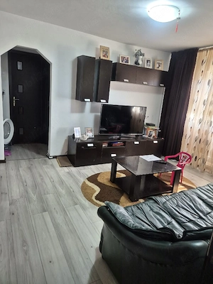 De vanzare apartanent cu 3 camere