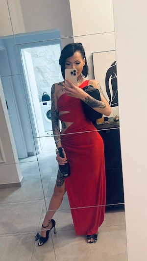 Brunetă sexy poza reala