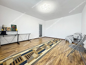 Apartament 3 camere, decomandat  Micro 20-77 mp - imagine 2